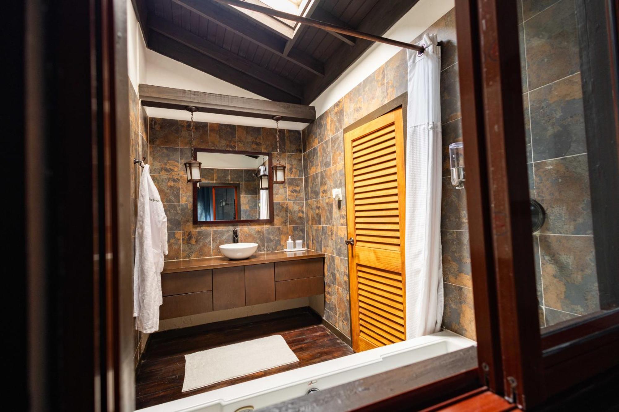 Serendipity Holistic Resort Spa 킹스톤 외부 사진