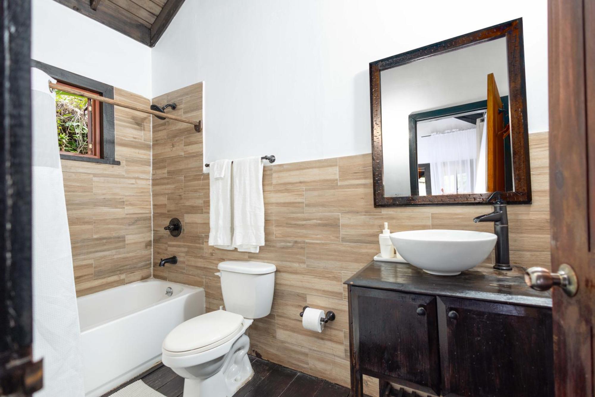 Serendipity Holistic Resort Spa 킹스톤 외부 사진